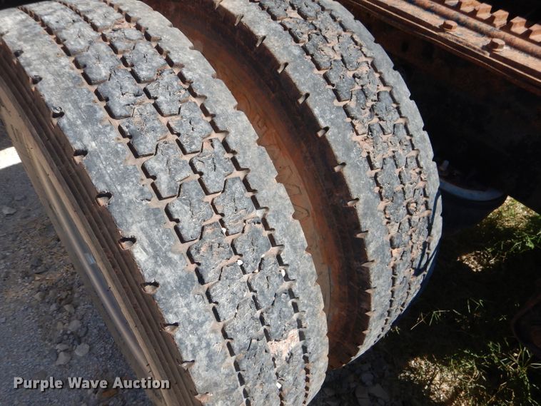 image for item DJ8873 1999 Western Star 4964FX  semi truck