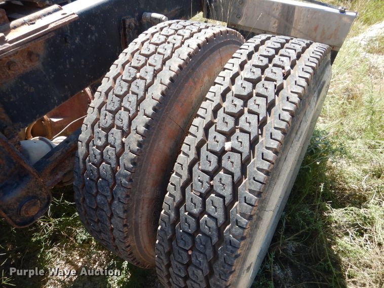 image for item DJ8873 1999 Western Star 4964FX  semi truck