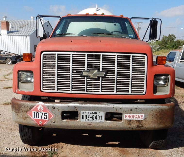 image for item DJ8877 1992 Chevrolet C7500  fuel truck