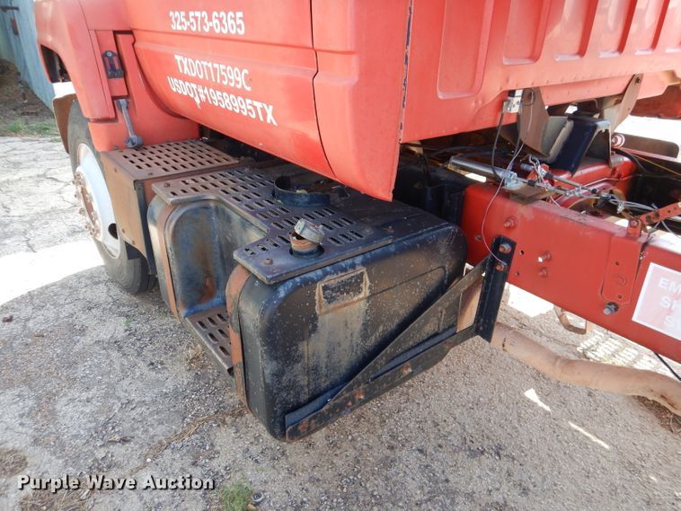 image for item DJ8877 1992 Chevrolet C7500  fuel truck