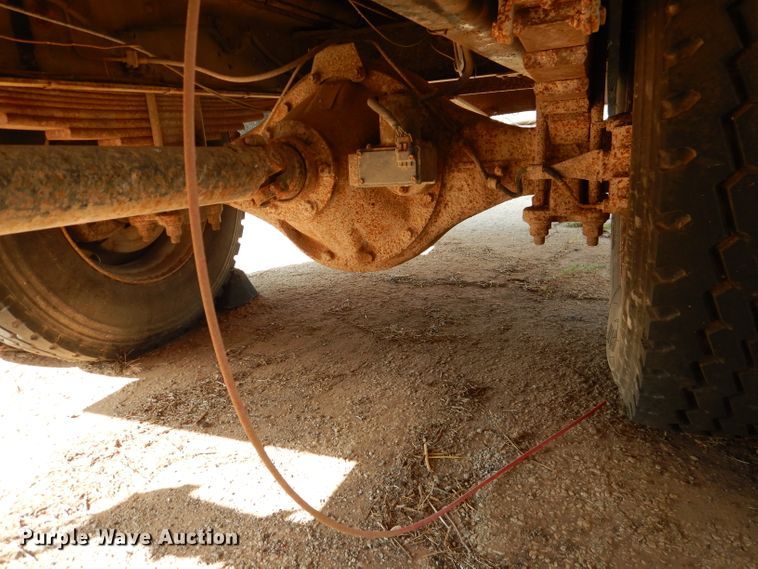 image for item DJ8877 1992 Chevrolet C7500  fuel truck