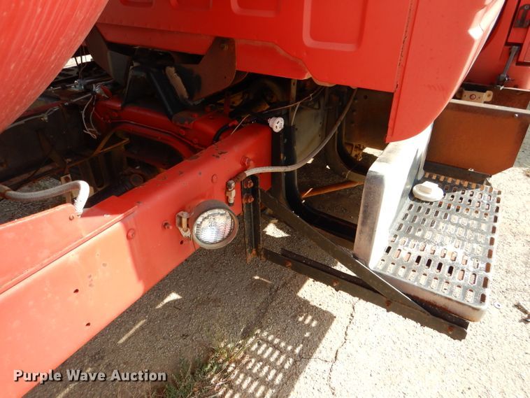 image for item DJ8877 1992 Chevrolet C7500  fuel truck