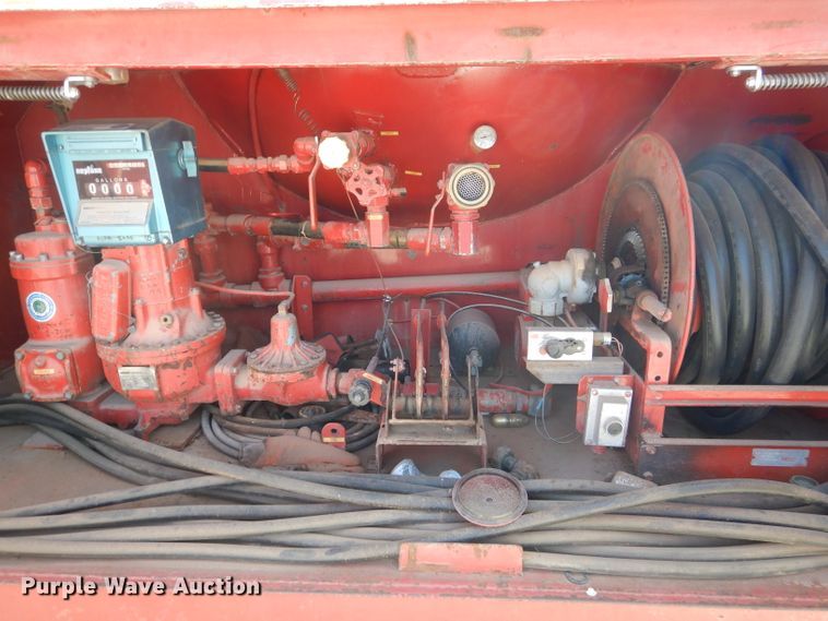 image for item DJ8877 1992 Chevrolet C7500  fuel truck