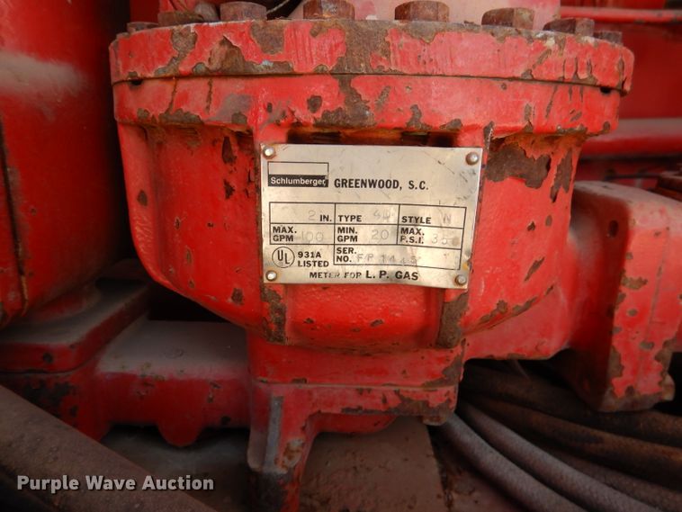 image for item DJ8877 1992 Chevrolet C7500  fuel truck