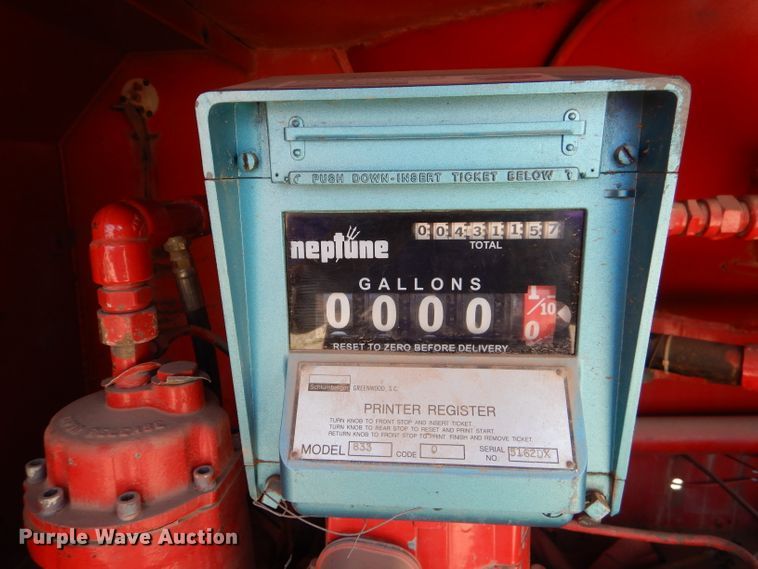 image for item DJ8877 1992 Chevrolet C7500  fuel truck