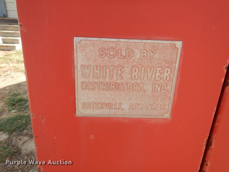 image for item DJ8877 1992 Chevrolet C7500  fuel truck