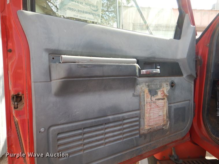 image for item DJ8877 1992 Chevrolet C7500  fuel truck