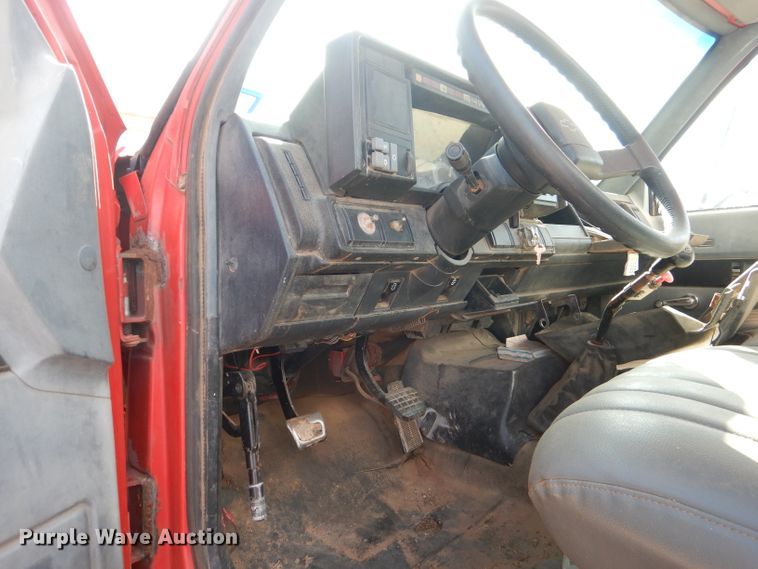 image for item DJ8877 1992 Chevrolet C7500  fuel truck