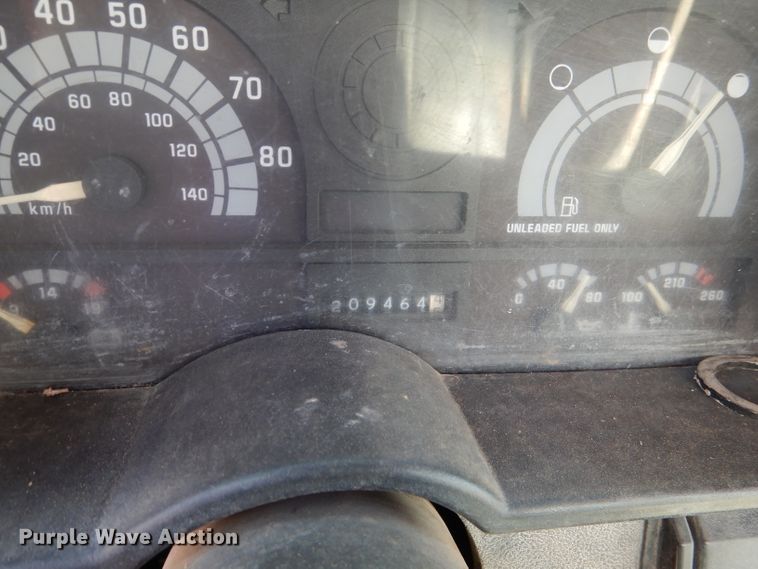 image for item DJ8877 1992 Chevrolet C7500  fuel truck