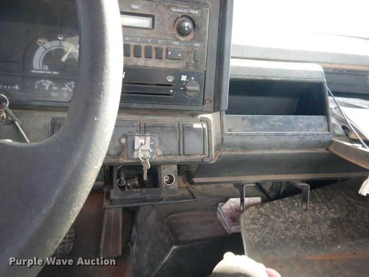 image for item DJ8877 1992 Chevrolet C7500  fuel truck