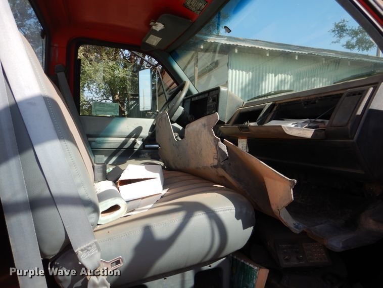 image for item DJ8877 1992 Chevrolet C7500  fuel truck