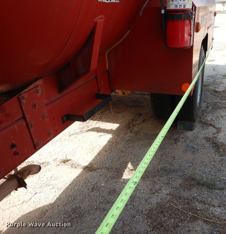 image for item DJ8877 1992 Chevrolet C7500  fuel truck