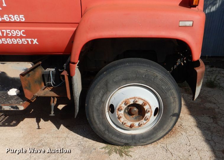 image for item DJ8877 1992 Chevrolet C7500  fuel truck