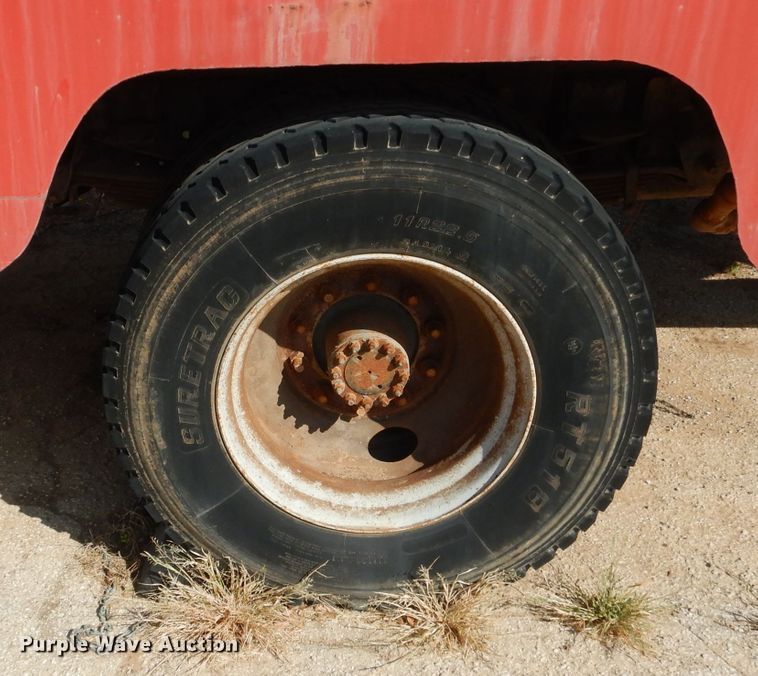 image for item DJ8877 1992 Chevrolet C7500  fuel truck