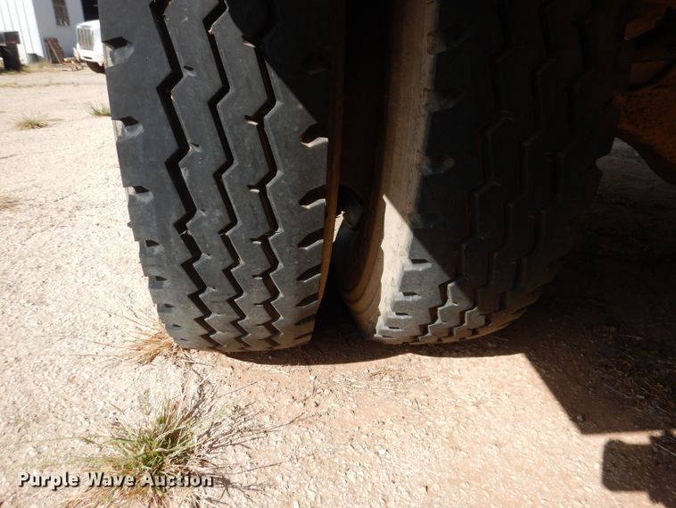 image for item DJ8877 1992 Chevrolet C7500  fuel truck