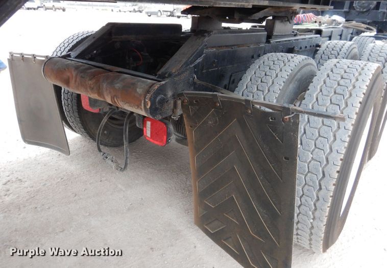 image for item DJ8878 1999 Peterbilt 379  semi truck