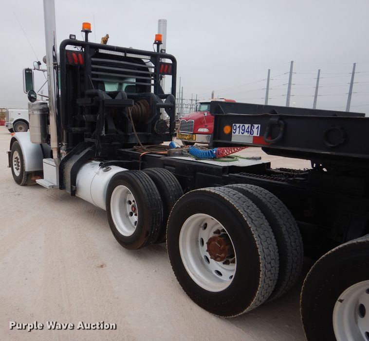 image for item DJ8878 1999 Peterbilt 379  semi truck