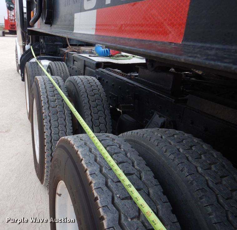 image for item DJ8878 1999 Peterbilt 379  semi truck