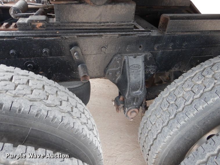 image for item DJ8878 1999 Peterbilt 379  semi truck