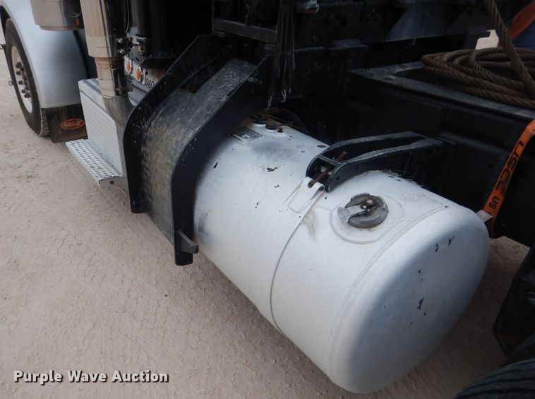 image for item DJ8878 1999 Peterbilt 379  semi truck