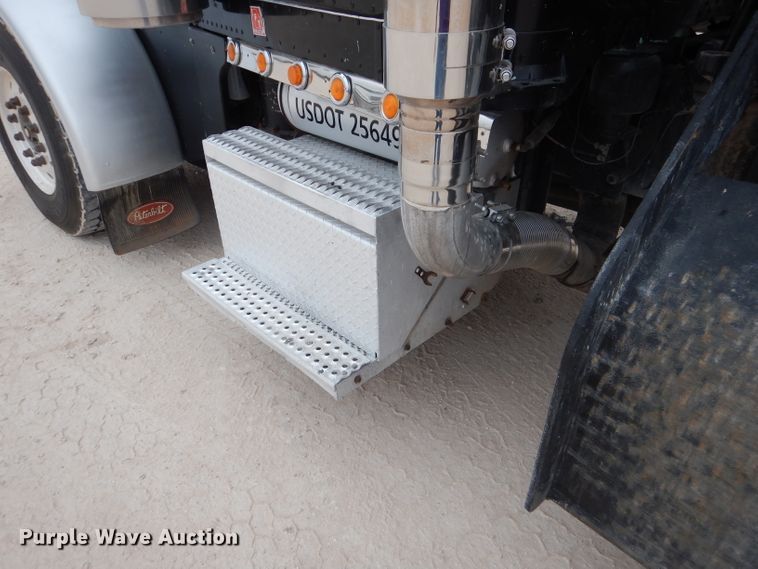 image for item DJ8878 1999 Peterbilt 379  semi truck