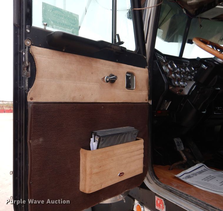 image for item DJ8878 1999 Peterbilt 379  semi truck