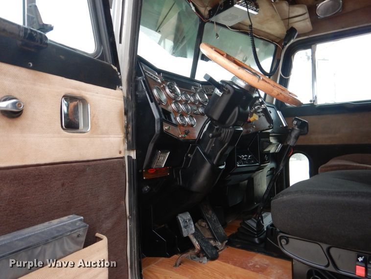 image for item DJ8878 1999 Peterbilt 379  semi truck