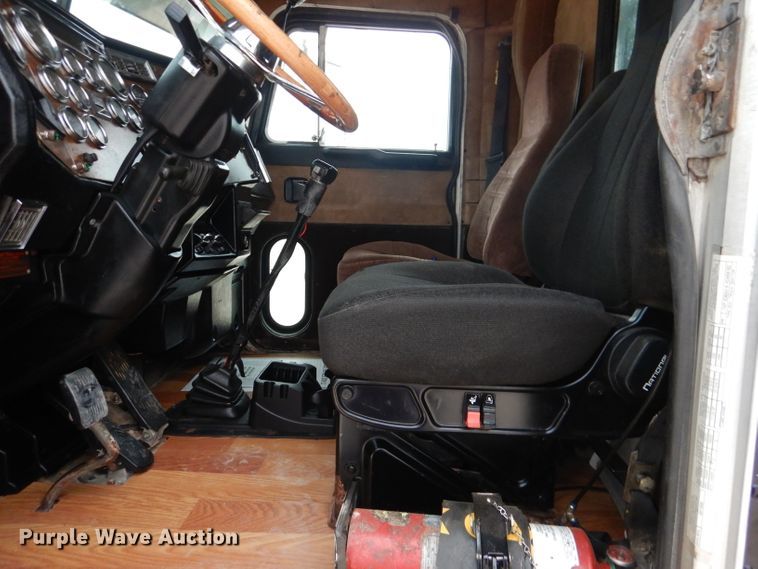 image for item DJ8878 1999 Peterbilt 379  semi truck