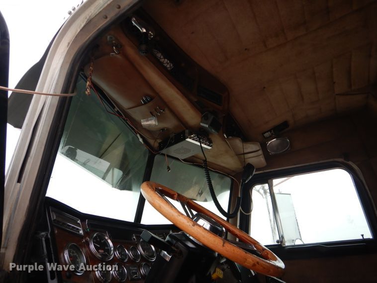 image for item DJ8878 1999 Peterbilt 379  semi truck