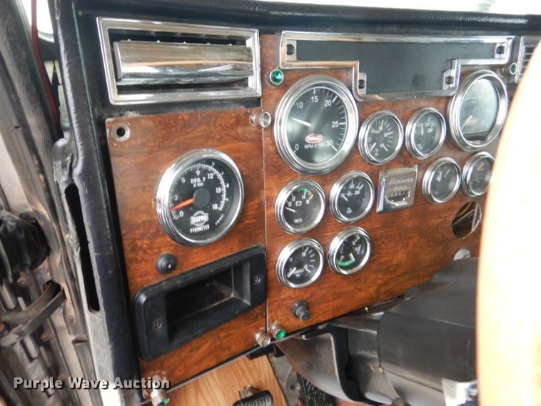 image for item DJ8878 1999 Peterbilt 379  semi truck