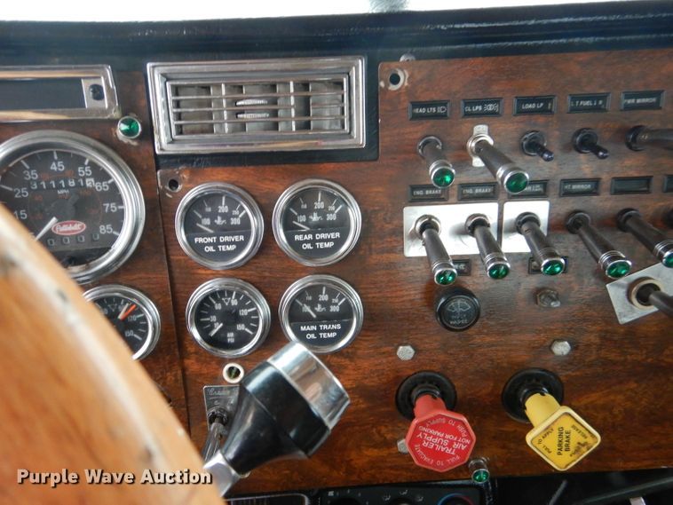 image for item DJ8878 1999 Peterbilt 379  semi truck