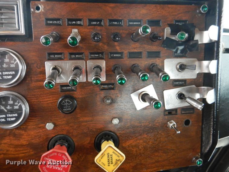 image for item DJ8878 1999 Peterbilt 379  semi truck