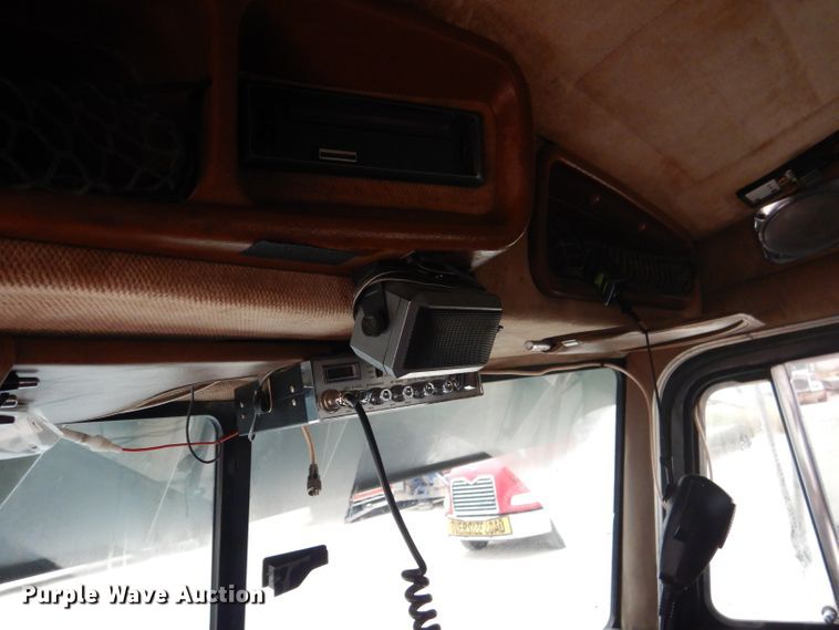 image for item DJ8878 1999 Peterbilt 379  semi truck