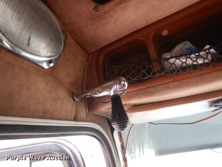 image for item DJ8878 1999 Peterbilt 379  semi truck