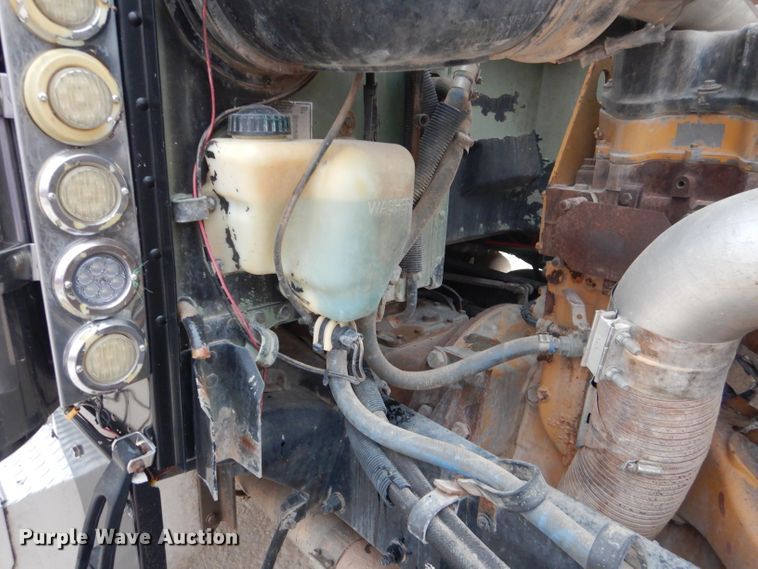 image for item DJ8878 1999 Peterbilt 379  semi truck