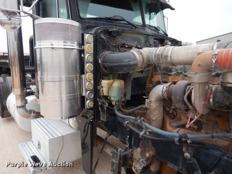 image for item DJ8878 1999 Peterbilt 379  semi truck