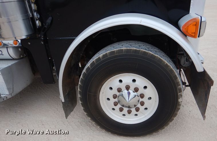 image for item DJ8878 1999 Peterbilt 379  semi truck