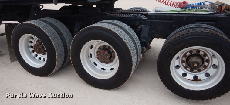 image for item DJ8878 1999 Peterbilt 379  semi truck