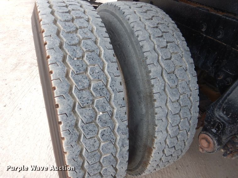 image for item DJ8878 1999 Peterbilt 379  semi truck