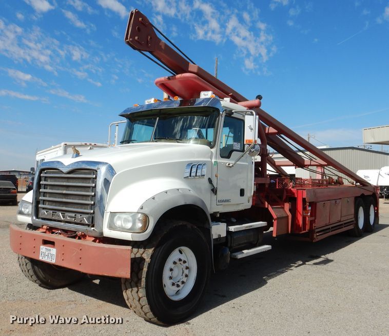 image for item DJ8887 2010 Mack GU713  winch truck