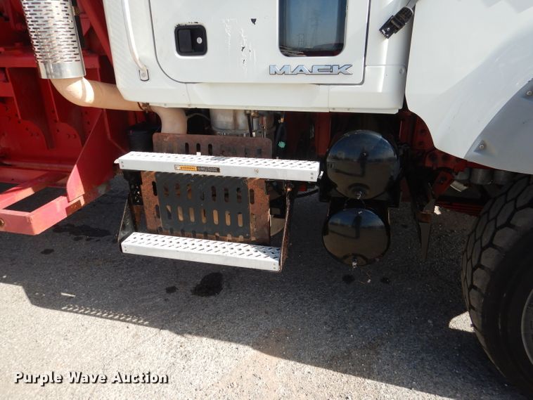 image for item DJ8887 2010 Mack GU713  winch truck