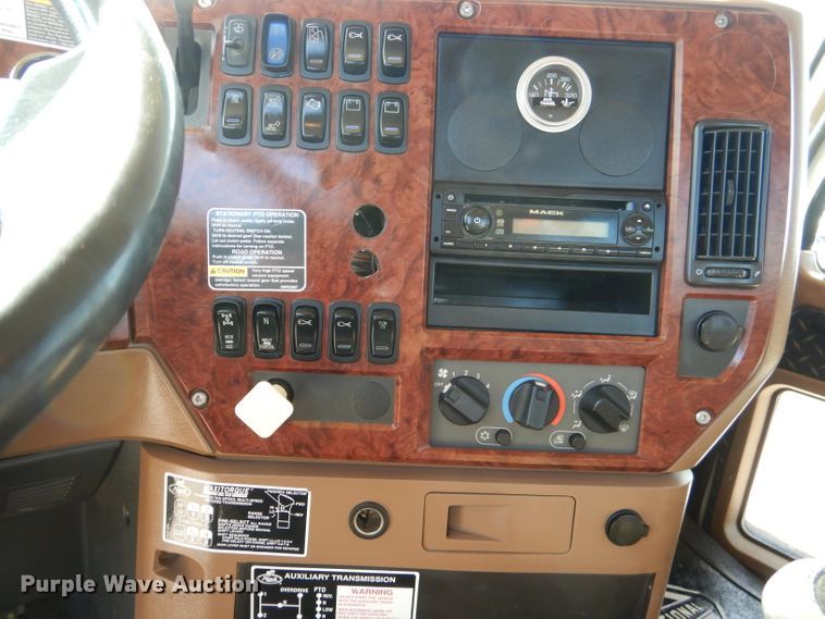 image for item DJ8887 2010 Mack GU713  winch truck