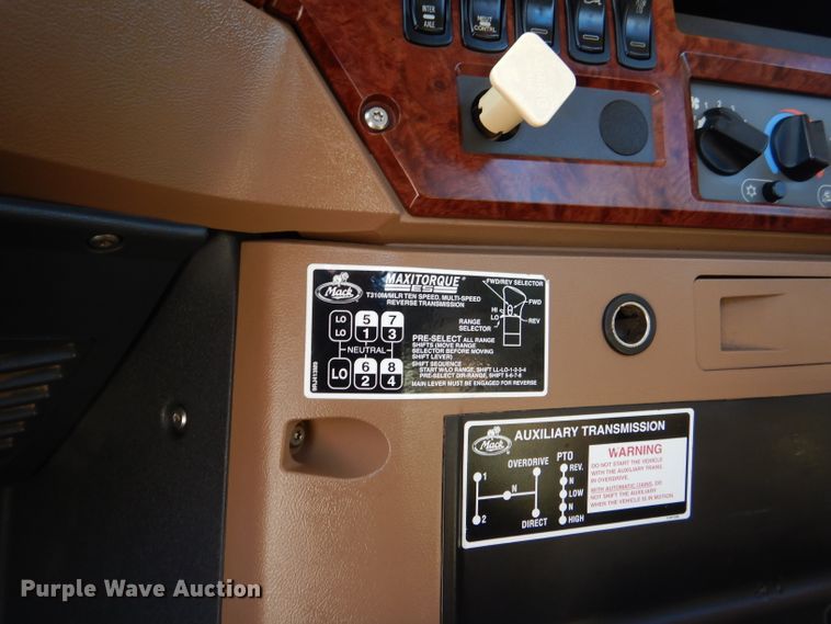 image for item DJ8887 2010 Mack GU713  winch truck