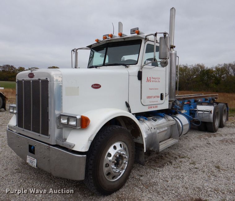 image for item DK1249 2005 Peterbilt 378  roll-off container truck