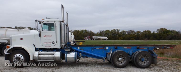 image for item DK1249 2005 Peterbilt 378  roll-off container truck