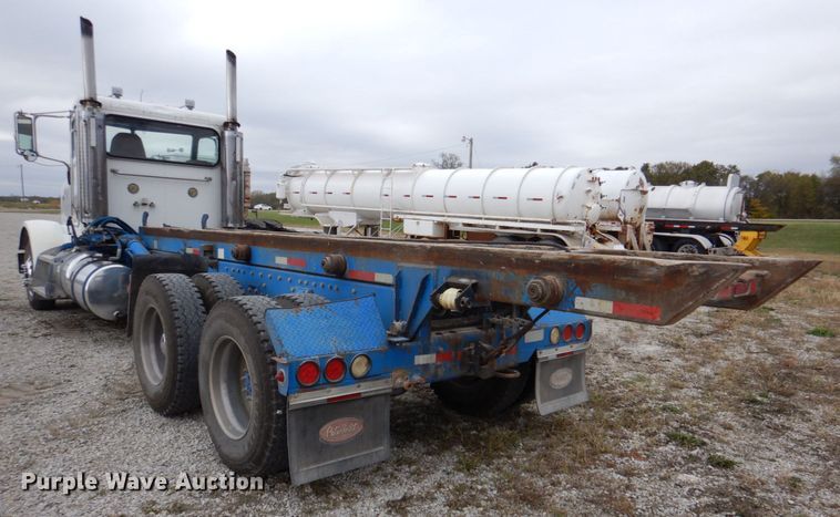 image for item DK1249 2005 Peterbilt 378  roll-off container truck