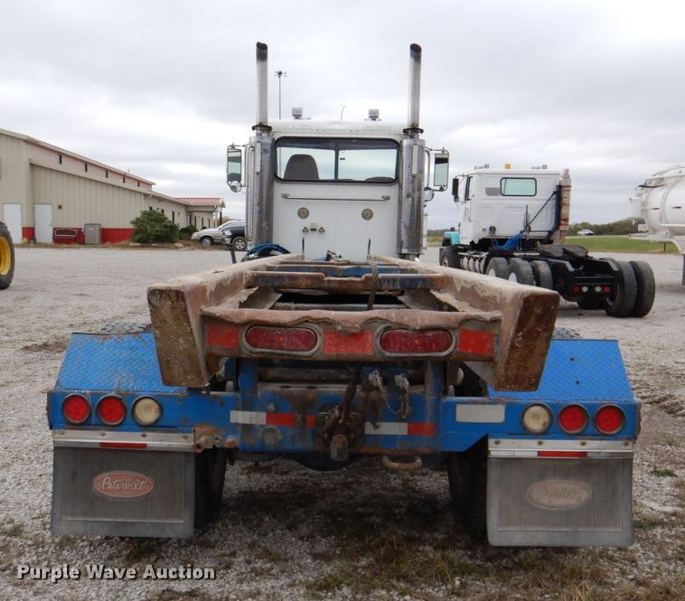 image for item DK1249 2005 Peterbilt 378  roll-off container truck