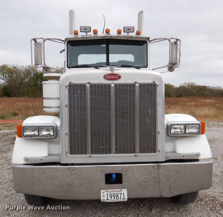 image for item DK1249 2005 Peterbilt 378  roll-off container truck