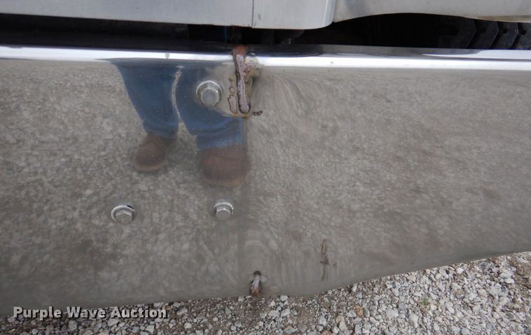 image for item DK1249 2005 Peterbilt 378  roll-off container truck