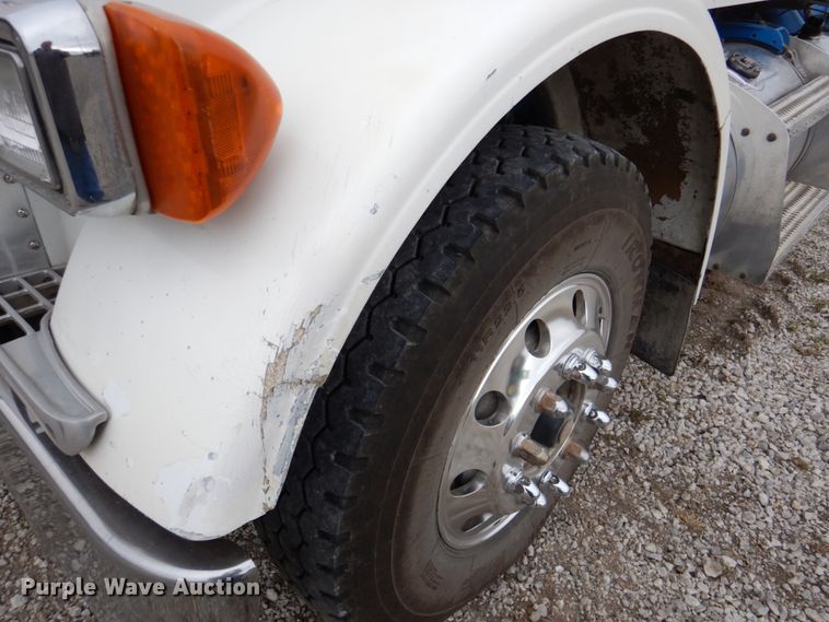 image for item DK1249 2005 Peterbilt 378  roll-off container truck